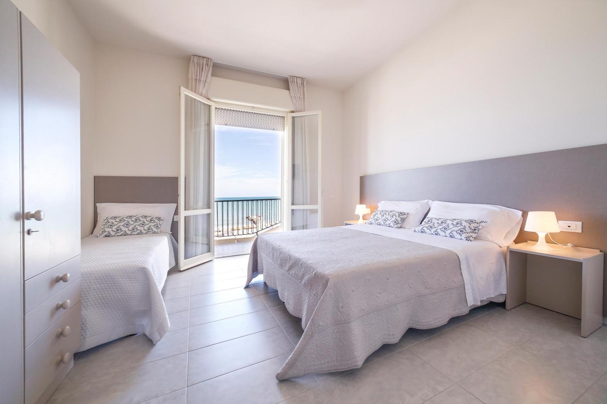 Ambasciatori Hotel - Beach Front -Breakfast Xxl & Brunch Until 12 30Pm ميسانو ادرياتيكو المظهر الخارجي الصورة