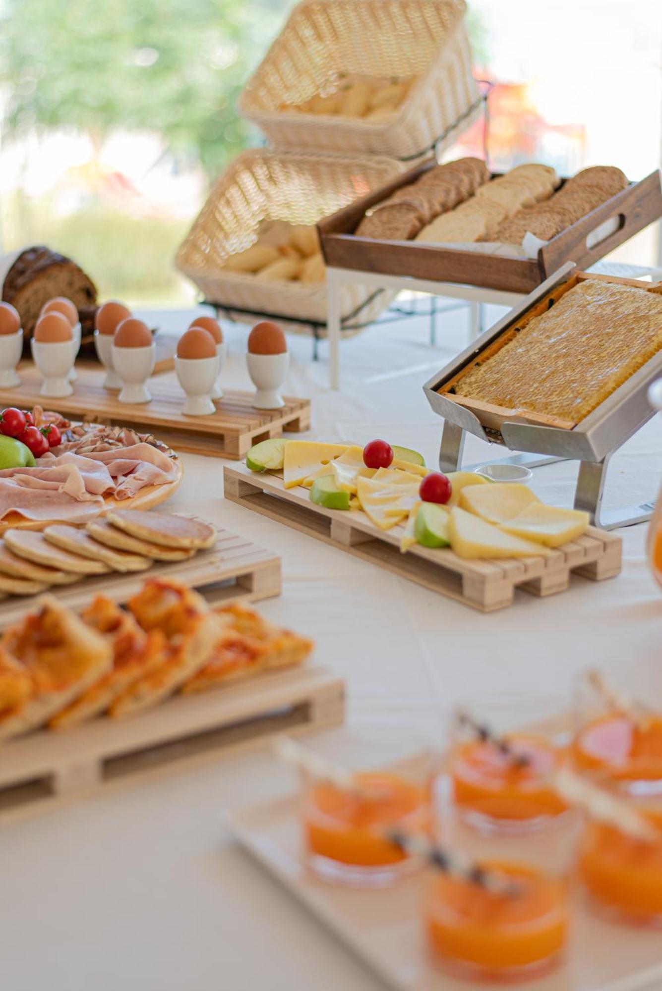 Ambasciatori Hotel - Beach Front -Breakfast Xxl & Brunch Until 12 30Pm ميسانو ادرياتيكو المظهر الخارجي الصورة