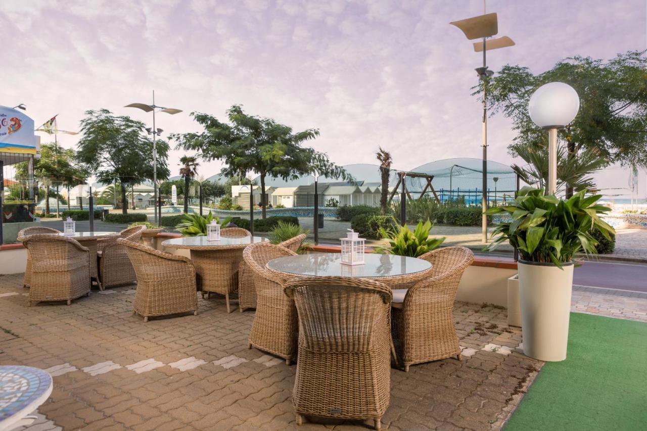 Ambasciatori Hotel - Beach Front -Breakfast Xxl & Brunch Until 12 30Pm ميسانو ادرياتيكو المظهر الخارجي الصورة